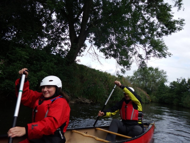 Einzigartige Momente beim Kanufahren teilen